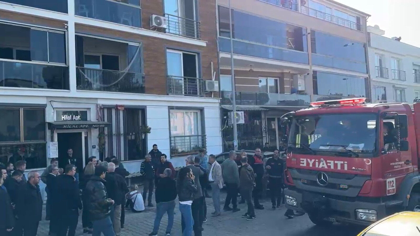 İtfaiye personelinin acı günü! Eşi ve 2 çocuğu yangında can verdi - 2. Resim