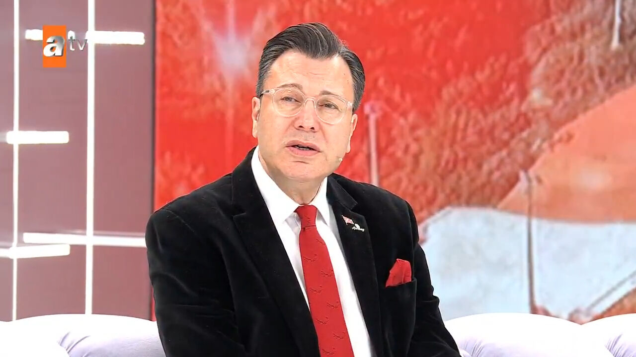 Müge Anlı canlı yayında 'Çanakkale türküsünü' söyledi! Sosyal medya yıkıldı - 3. Resim