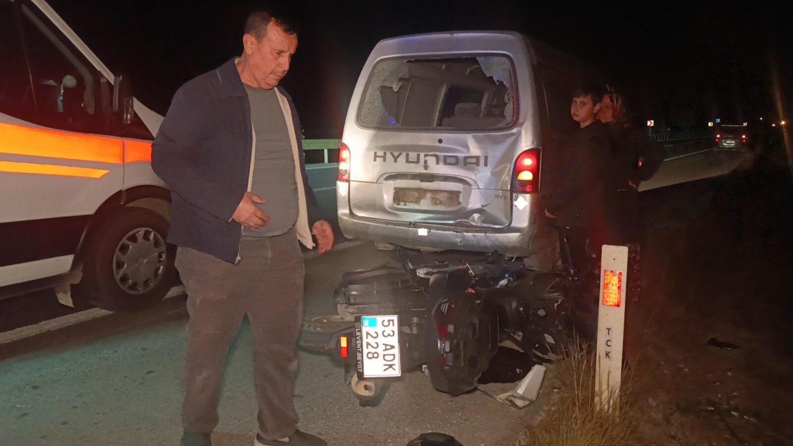 Otoyolda peş peşe iki kaza! Yardım için durmuştu, motosiklet çarptı Otoyolda peş peşe iki kaza! Yardım için durmuştu, motosiklet çarptı - 3. Resim