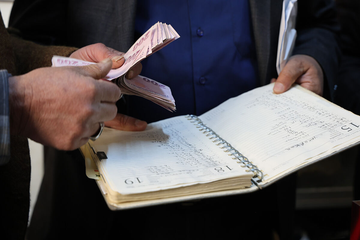 4 aylık borcu sildiler! 'Zimem geleneği' Elazığ'da devam ediyor - 3. Resim