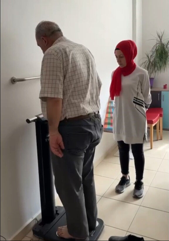 59 yaşındaki adam 6 ayda 24 kilo verdi! "Bu yöntemi herkese tavsiye ederim" diyerek anlattı 59 yaşındaki tansiyon hastası vatandaş 6 ayda 24 kilo verdi! "Bu yöntemi herkese tavsiye ederim" diyerek anlattı - 2. Resim