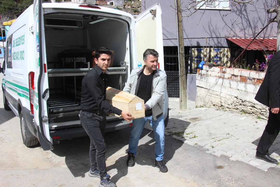 Cani ailenin yaptıklarını oğulları ortaya çıkardı! Babalarının öldürdüğü iki bebek aynı tabutta Cani ailenin yaptıklarını oğulları ortaya çıkardı! Babalarının öldürdüğü iki bebek aynı tabutta - 4. Resim