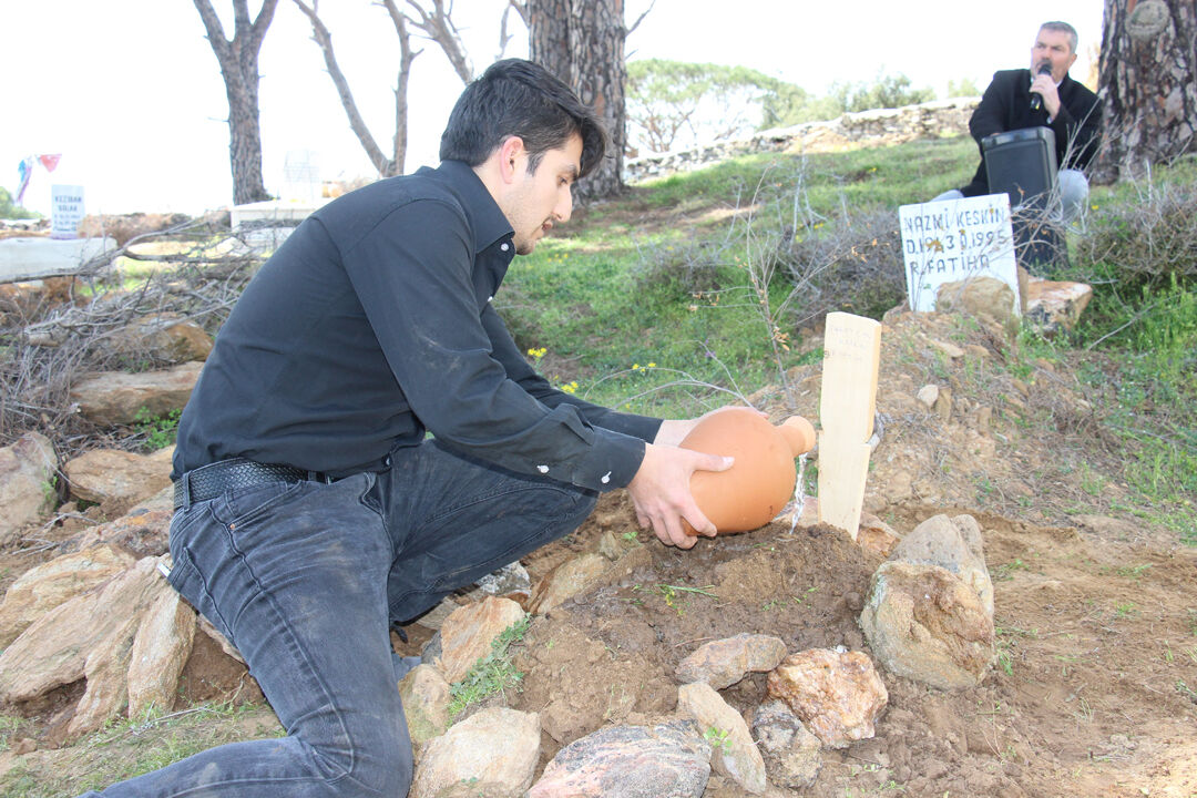 Cani ailenin yaptıklarını oğulları ortaya çıkardı! Babalarının öldürdüğü iki bebek aynı tabutta Cani ailenin yaptıklarını oğulları ortaya çıkardı! Babalarının öldürdüğü iki bebek aynı tabutta - 1. Resim