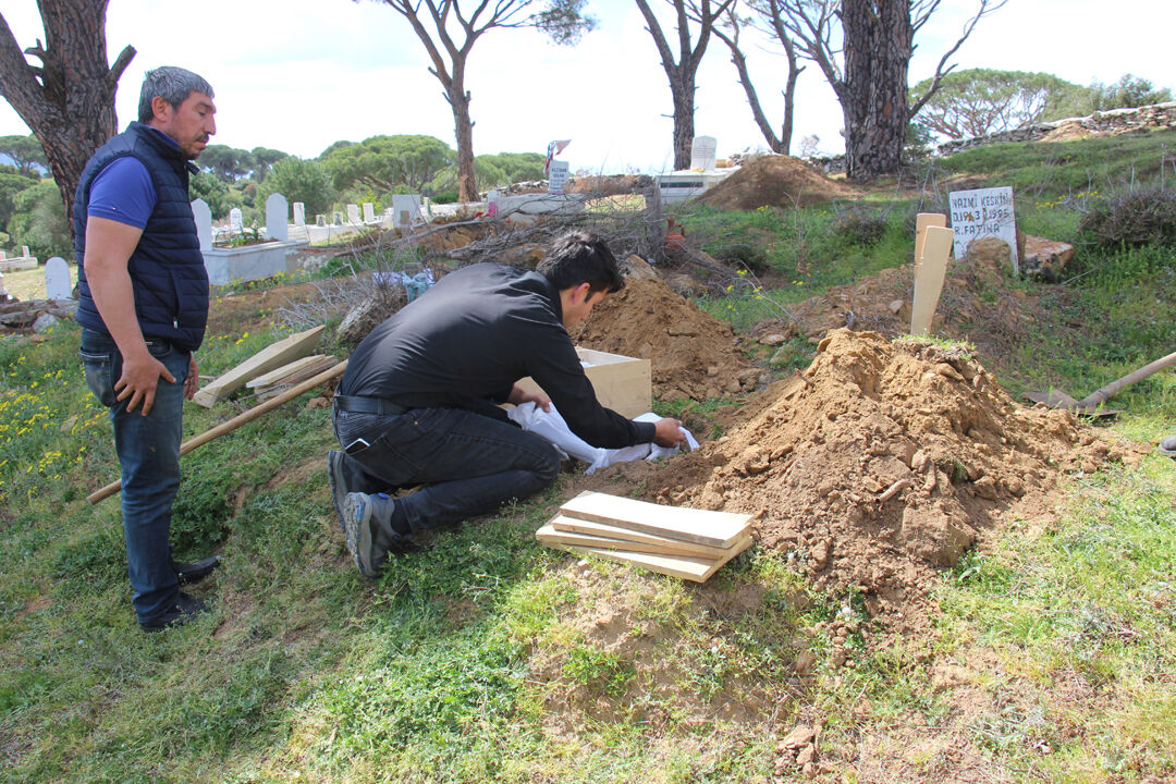 Cani ailenin yaptıklarını oğulları ortaya çıkardı! Babalarının öldürdüğü iki bebek aynı tabutta Cani ailenin yaptıklarını oğulları ortaya çıkardı! Babalarının öldürdüğü iki bebek aynı tabutta - 5. Resim