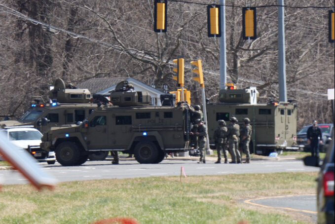 CIA merkezinde alarm: Bomba tehdidi ve silahlı çatışma sonrası bina boşaltıldı CIA merkezinde silahlı kişi alarmı: SWAT ekipleri devreye girdi - 1. Resim
