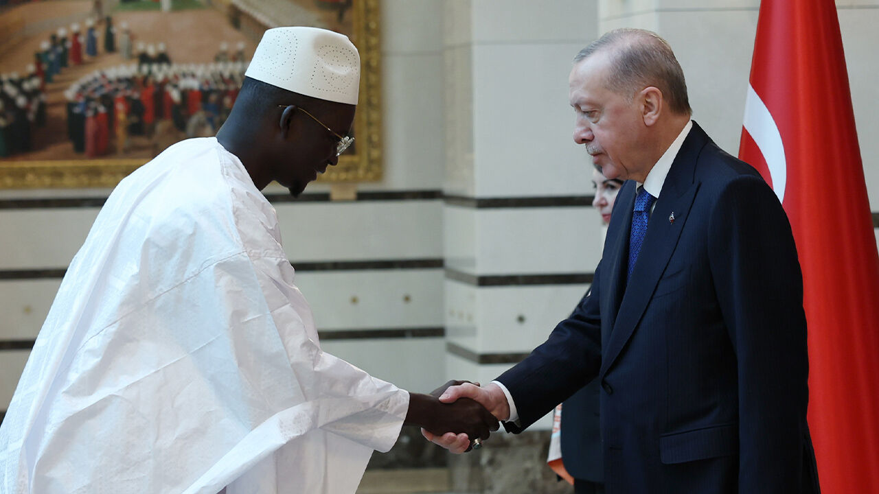 Cumhurbaşkanı Erdoğan'a 5 ülkenin büyükelçisinden güven mektubu - 2. Resim