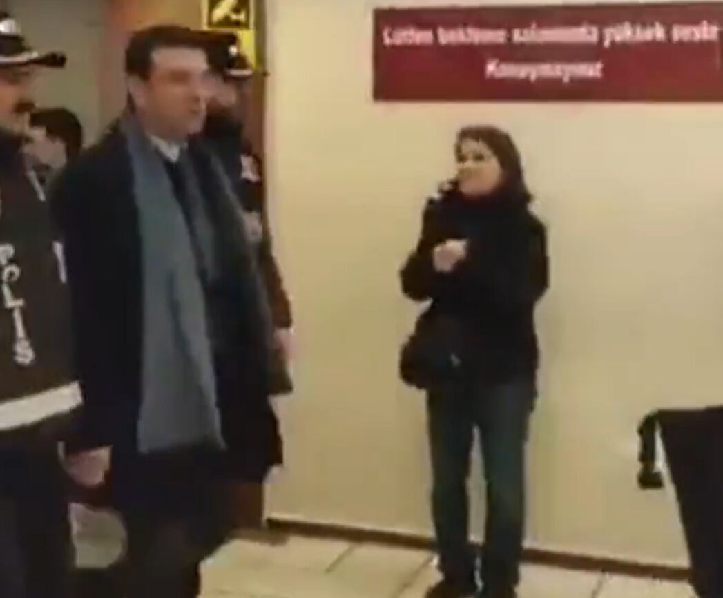 Gözaltına alınan Ekrem İmamoğlu'nun ilk görüntüleri ortaya çıktı Gözaltına alınan Ekrem İmamoğlu'nun ilk görüntüleri ortaya çıktı - 1. Resim