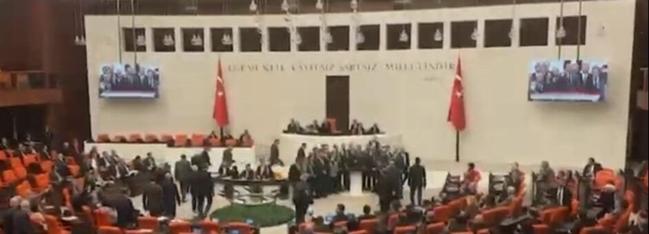 İBB'ye yolsuzluk ve terör operasyonu! Ekrem İmamoğlu gözaltına alındı İBB'ye yolsuzluk ve terör operasyonu! Ekrem İmamoğlu gözaltına alındı - 1. Resim