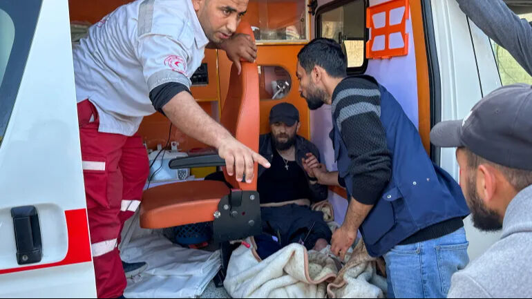 İsrail Gazze’de BM Merkezini bombaladı! Ölü ve yaralılar var İsrail Gazze’de BM Merkezini bombaladı! Ölü ve yaralılar var - 1. Resim