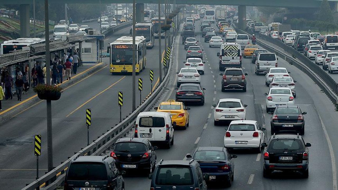 İstanbul&#039;da hangi yollar trafiğe kapalı? Alternatif güzergahlar merak ediliyor