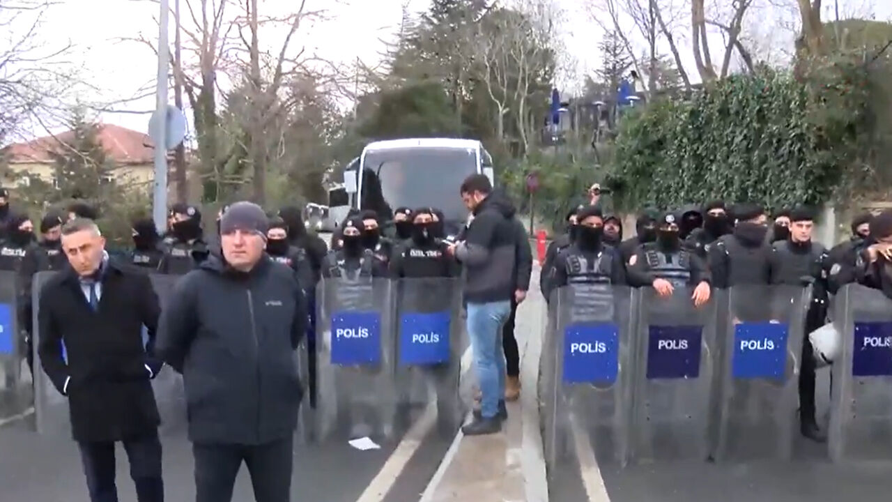 İBB'ye yolsuzluk ve terör operasyonu! Ekrem İmamoğlu gözaltına alındı Son dakika: Ekrem İmamoğlu ve Murat Ongun hakkında gözaltı kararı - 1. Resim