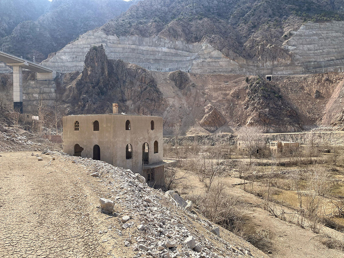 Yusufeli Barajı yutmuştu! Yıllardır su altındaki asırlık köy ortaya çıktı - 4. Resim