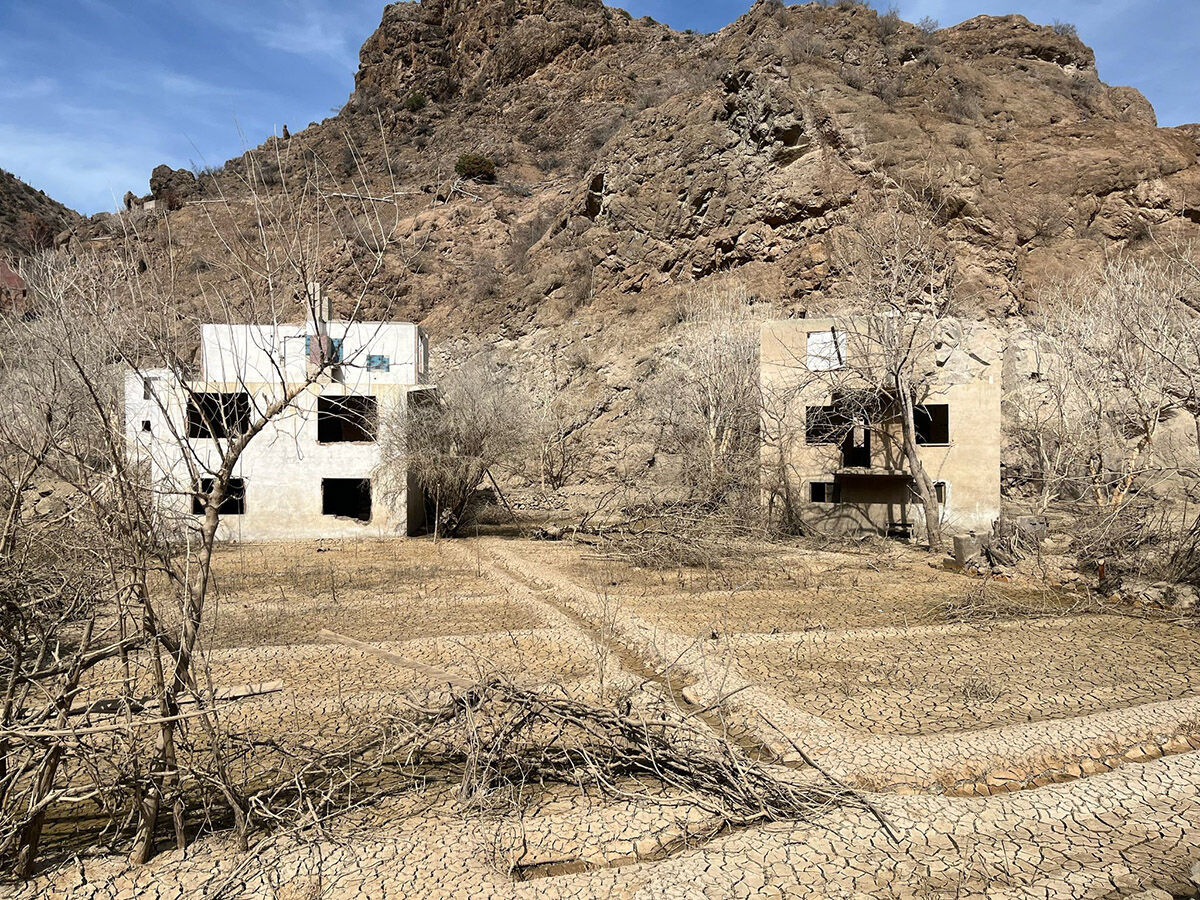 Yusufeli Barajı yutmuştu! Yıllardır su altındaki asırlık köy ortaya çıktı - 1. Resim