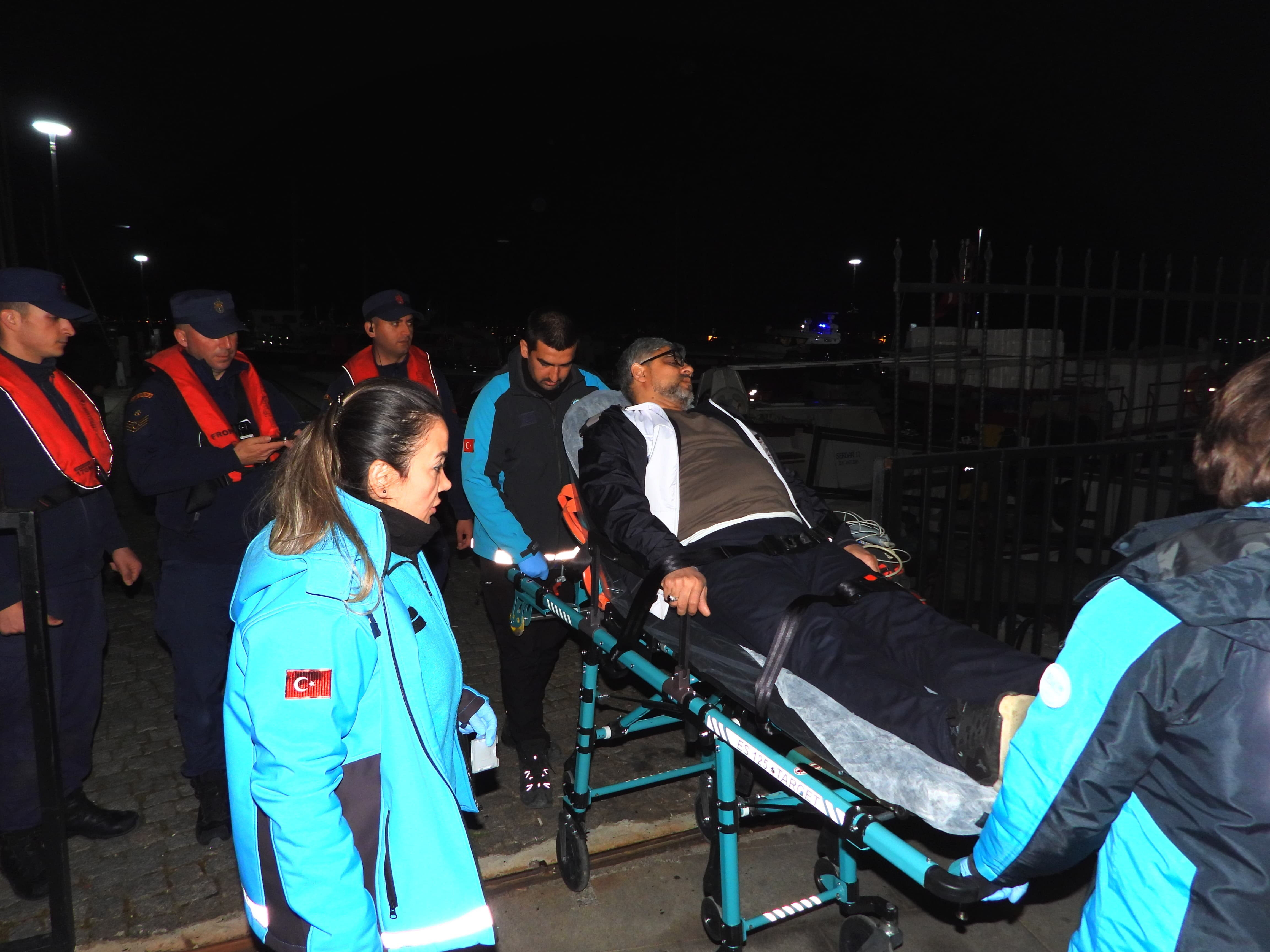 Çanakkale Boğazı'nda panik anlar! Dümen başındaki kaptan kalp krizi geçirdi Çanakkale Boğazı'nda panik anlar! Dümen başındaki kaptan kalp krizi geçirdi - 1. Resim