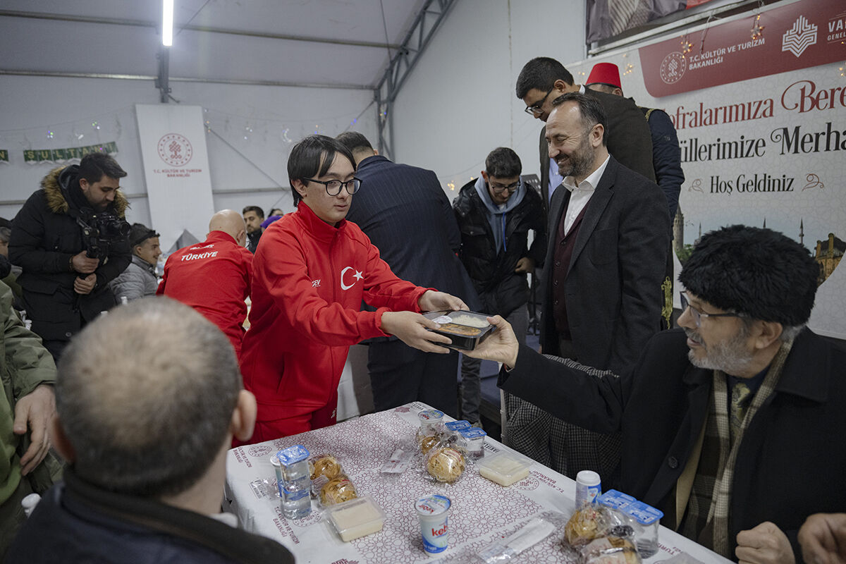 Down sendromlu milli sporculardan iftar servisi... Yemek duasını da onlar yaptı! - 5. Resim