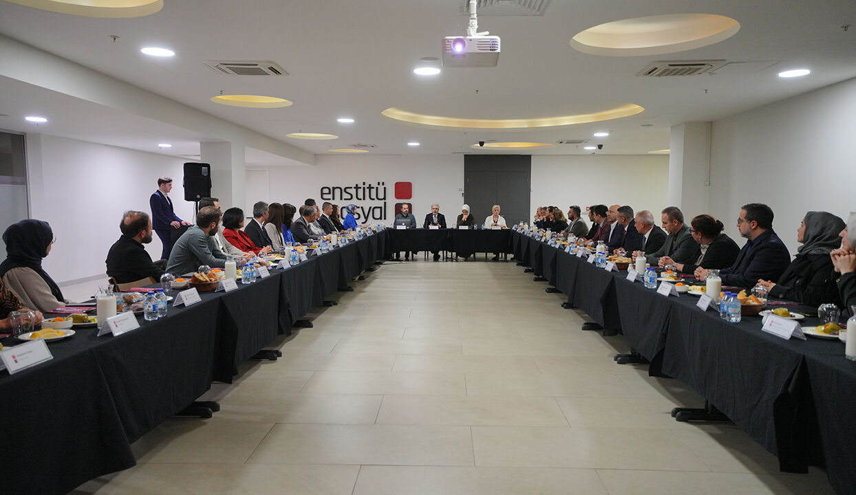 Eğitimciler aynı masada buluştu! 'Yeni lise' için STK’lar 12 maddede anlaştı Eğitimciler aynı masada buluştu! 'Yeni lise' için 12 maddede anlaştılar - 1. Resim