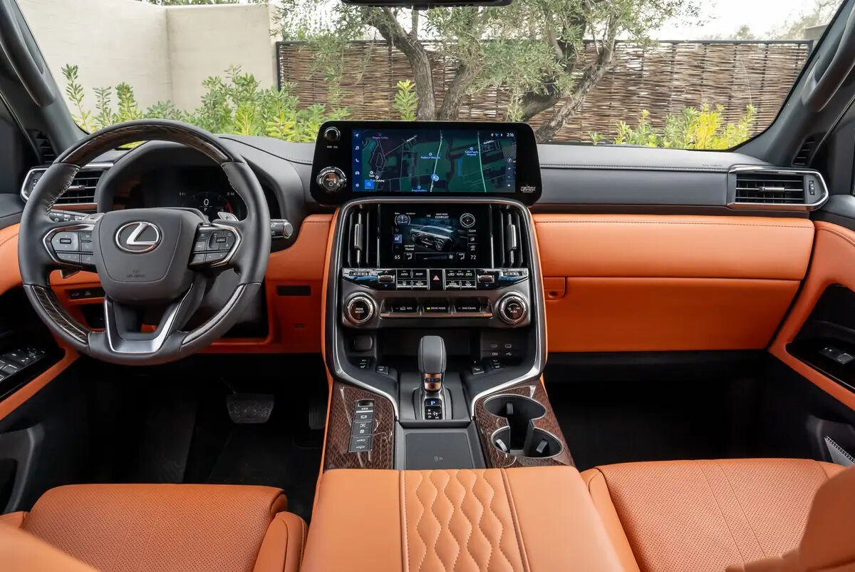 Elektrik yerine benzinle yürümeye devam eden otomobil markaları - 5. Resim