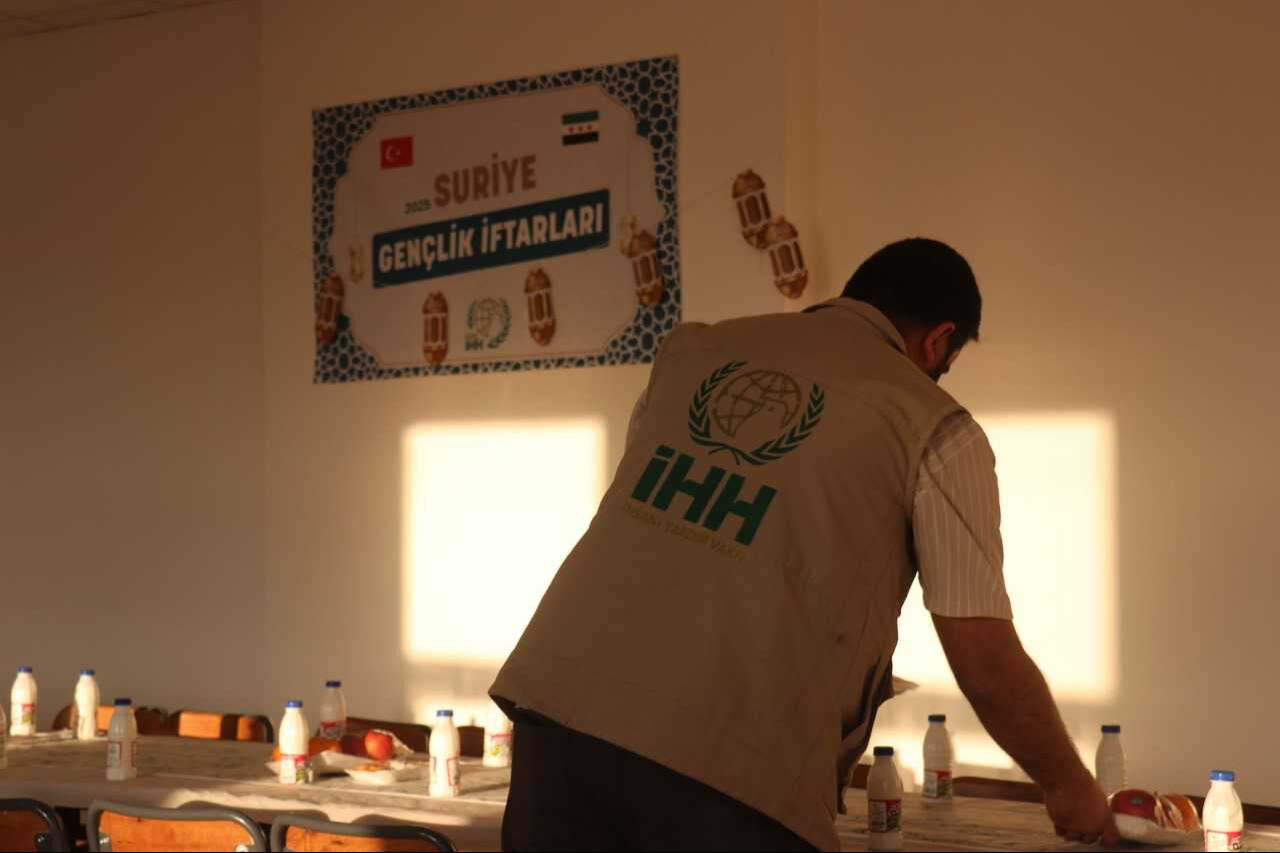 Genç İHH, Suriye’de 13 üniversitede 7 bin kişiye iftar verdi - 1. Resim