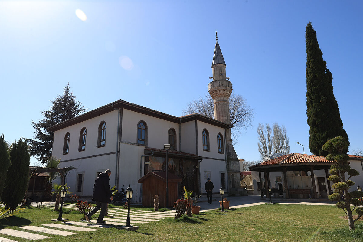 'İtikafa nasıl yapılır'ı uygulamalı cevap! Camide itikafa girenler yoğun ibadetle meşgul oluyor - 4. Resim