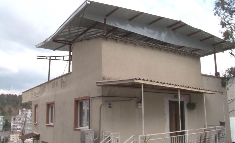 Rüzgar baba ve oğlun canını almıştı! Acı olayın kahreden detayları yürekleri sızlattı: Öylece duvar dibinde... - 2. Resim