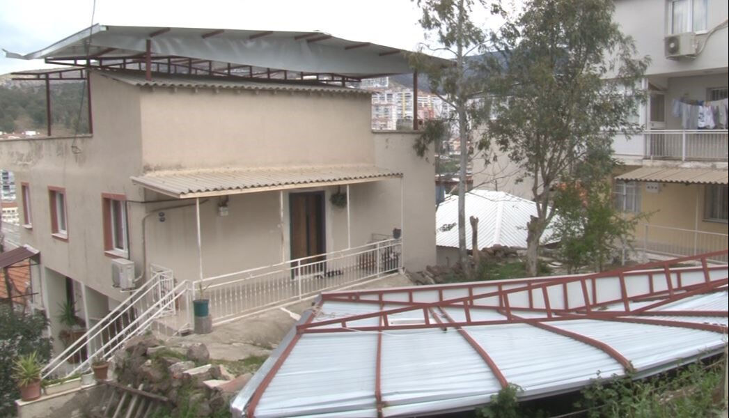 Rüzgar baba ve oğlun canını almıştı! Acı olayın kahreden detayları yürekleri sızlattı: Öylece duvar dibinde... - 3. Resim