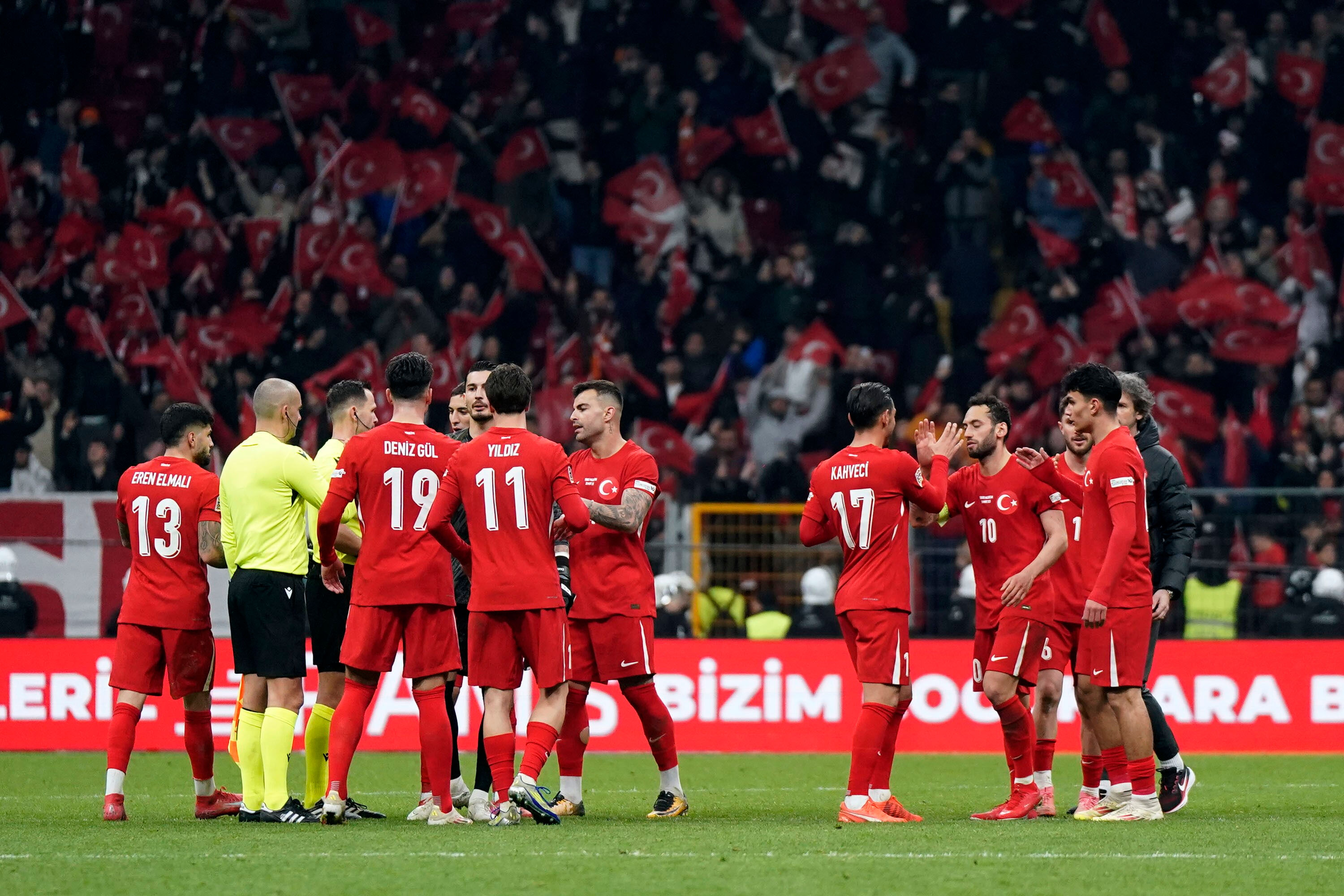 A Milli Takım'da iki sakatlık birden! Kadroya Rayyan Baniya dahil edildi A Milli Takım Macaristan’ı devirdi! Gözler rövanşa çevrildi - 2. Resim