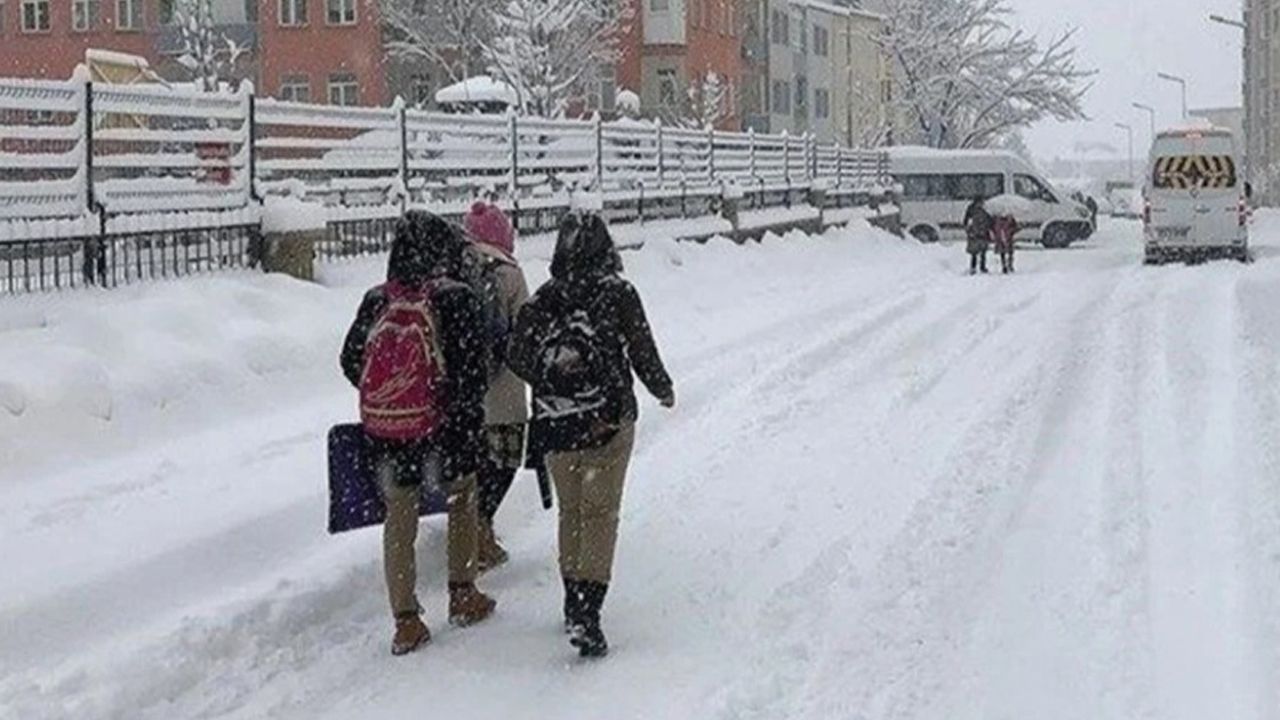 Haberler peş peşe geldi! Birçok ilde okullar tatil edildi