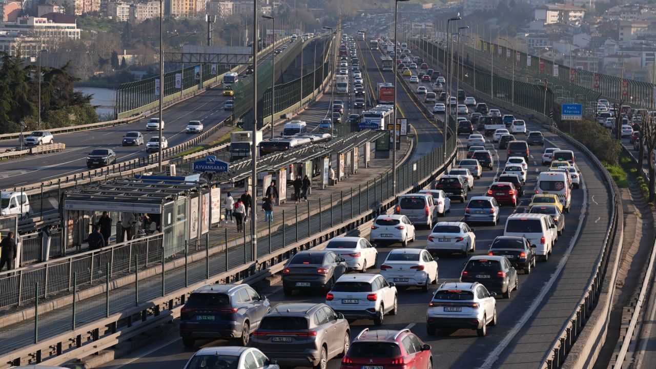 İstanbul Valiliği duyurdu! Bu güzergahlar yarın 14.00'e kadar trafiğe kapatıldı - Gündem