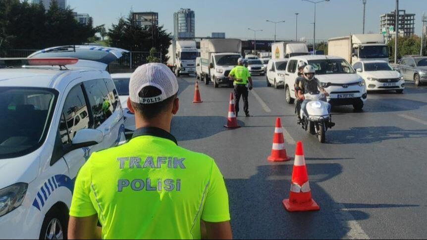 İstanbul'da hangi yollar trafiğe kapalı? Trafiğe kapalı yollar güncel liste İstanbul'da hangi yollar trafiğe kapalı? Trafiğe kapalı yollar güncel liste - 1. Resim