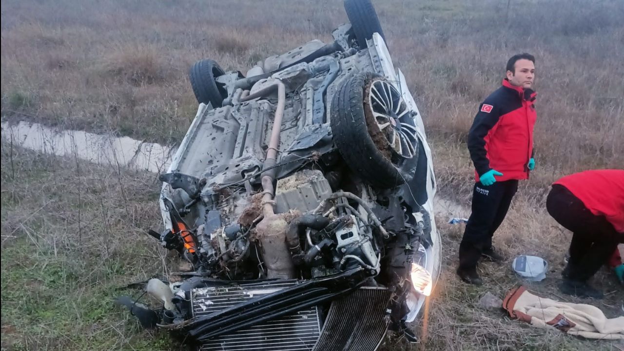 Otobanda facia! Direksiyon hakimiyetini kaybeden sürücü takla attı