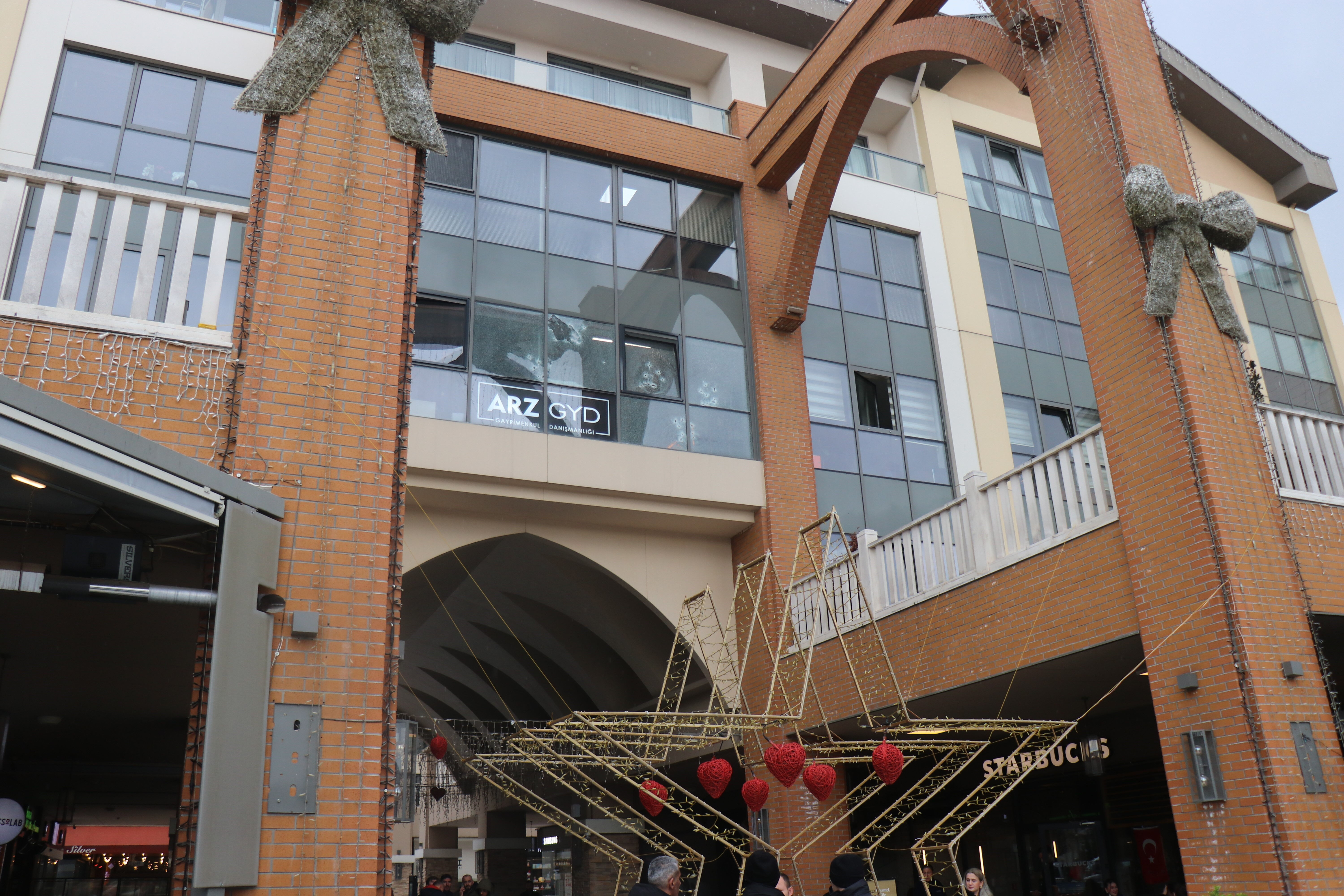 Şehri birbirine kattı! Mülk sahibini öldüren kiracı peş peşe 3 adrese kurşun yağdırdı - 3. Resim