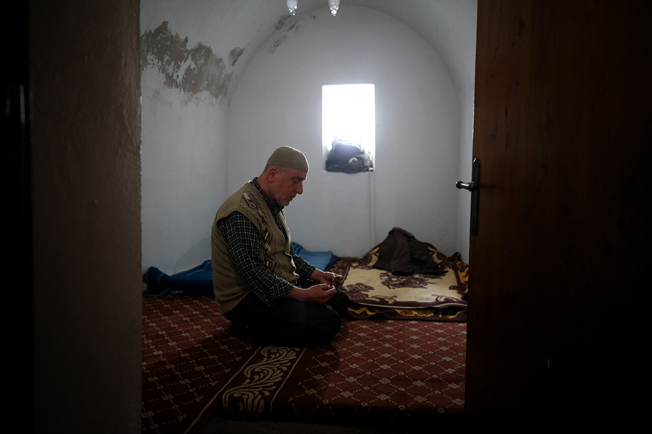 25 yıldır tarihi camilerin hücrelerinde itikafa giriyor: Şarj olmuş akü gibi hissediyorum - 4. Resim