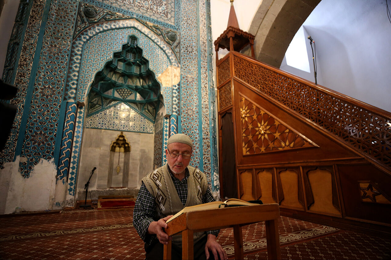 25 yıldır tarihi camilerin hücrelerinde itikafa giriyor: Şarj olmuş akü gibi hissediyorum - 5. Resim