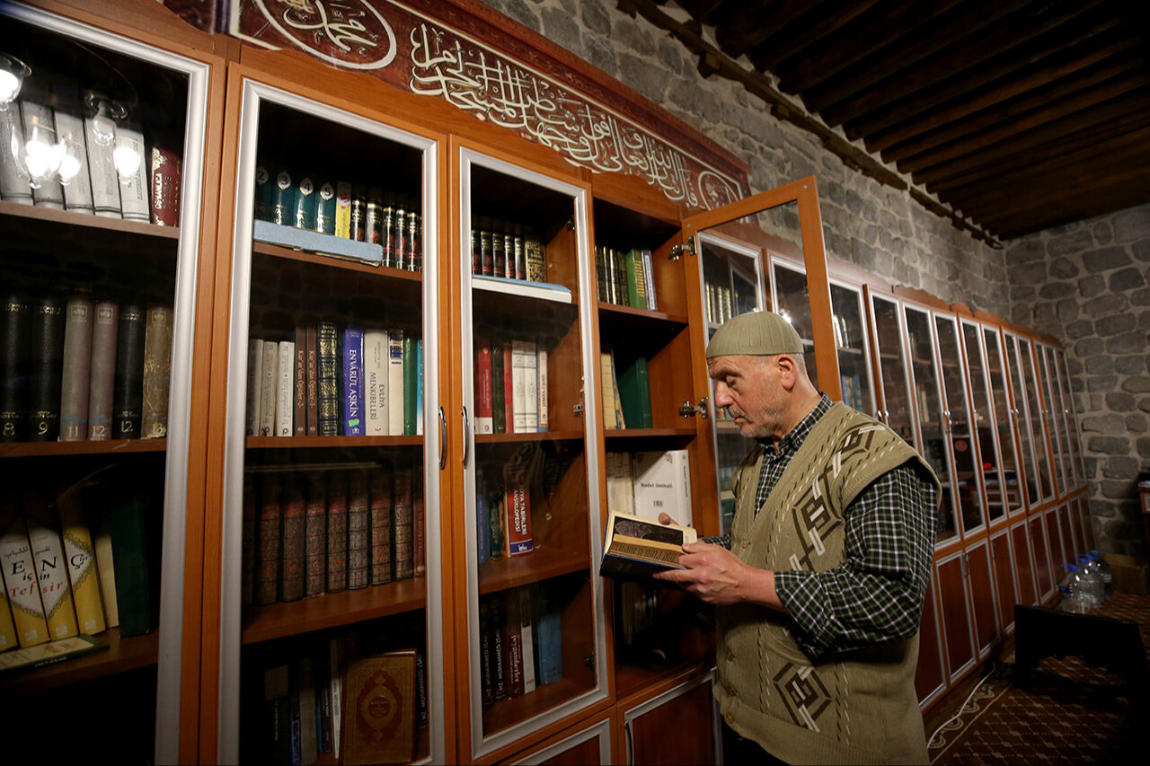 25 yıldır tarihi camilerin hücrelerinde itikafa giriyor: Şarj olmuş akü gibi hissediyorum - 3. Resim