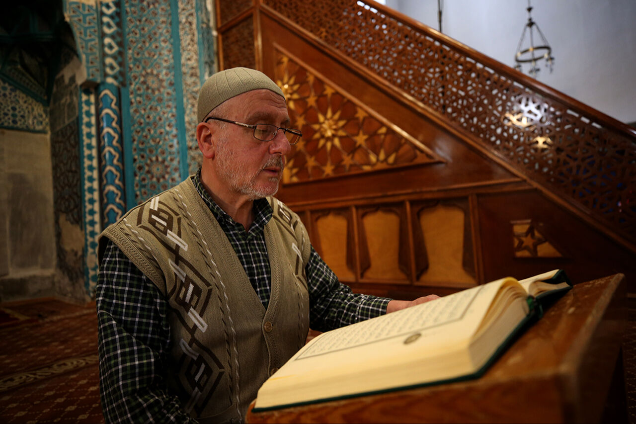 25 yıldır tarihi camilerin hücrelerinde itikafa giriyor: Şarj olmuş akü gibi hissediyorum - 2. Resim
