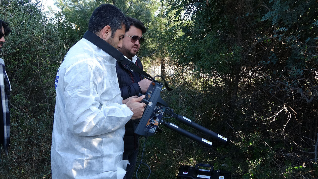 9 aydır kayıptı, ihbar harekete geçirdi! Yeraltı görüntüleme cihazıyla cesedi arandı 9 aydır kayıptı, ihbar harekete geçirdi! Yeraltı görüntüleme cihazıyla cesedi arandı - 5. Resim