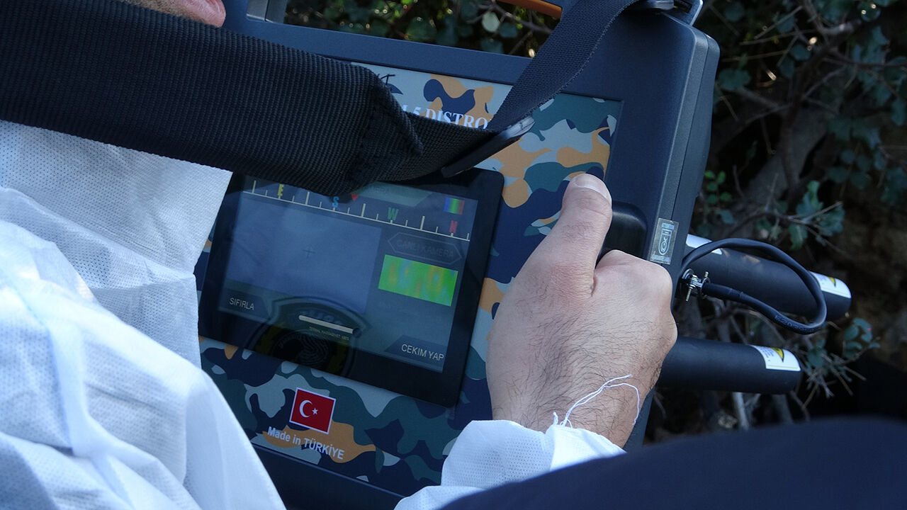 9 aydır kayıptı, ihbar harekete geçirdi! Yeraltı görüntüleme cihazıyla cesedi arandı 9 aydır kayıptı, ihbar harekete geçirdi! Yeraltı görüntüleme cihazıyla cesedi arandı - 1. Resim