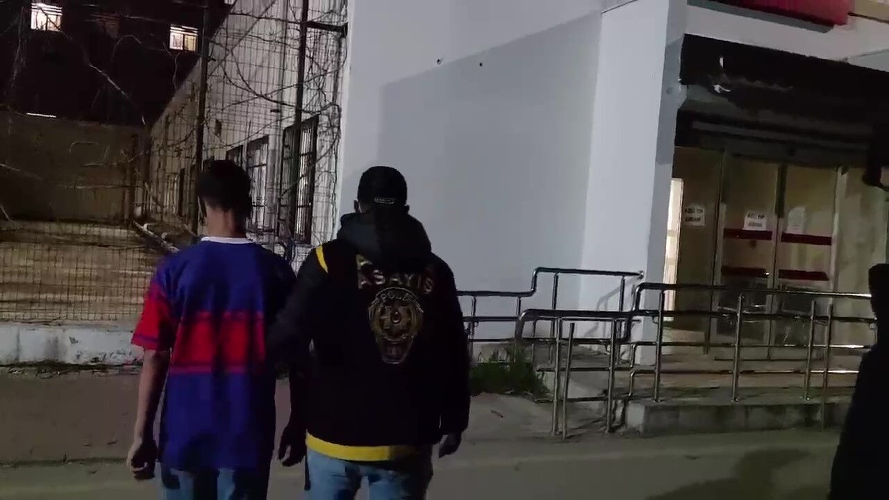 Daha 16 yaşındalar! 4 kişiyi gasp edip 2 öğrenciyi bıçakladılar - 1. Resim