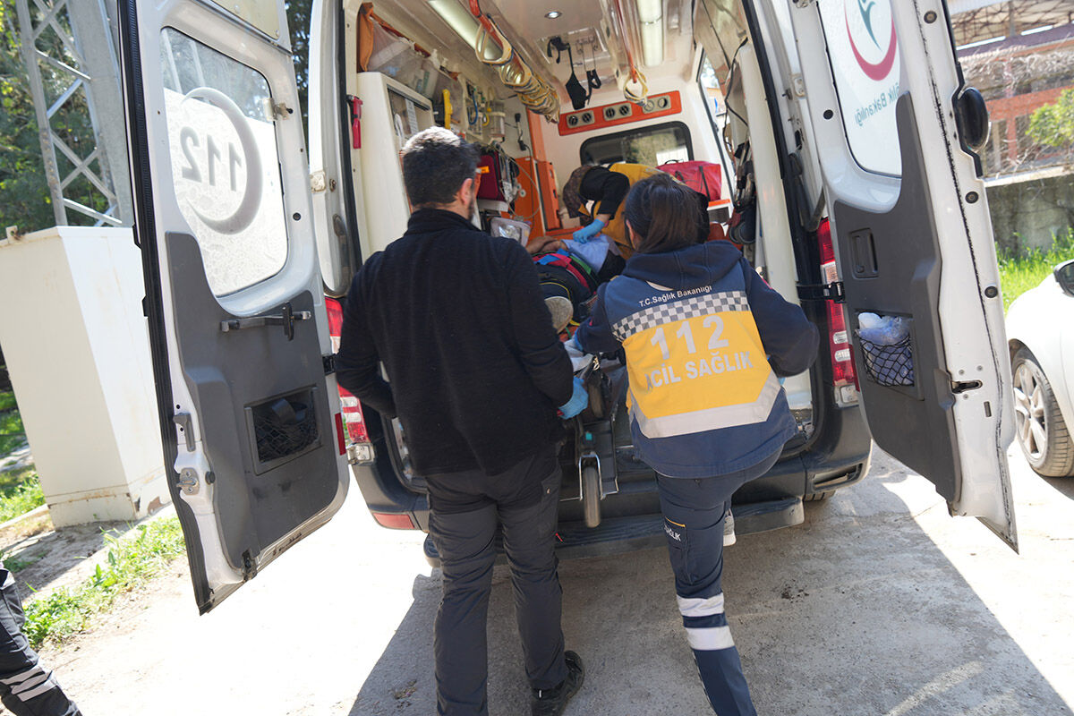 Düden Şelalesi'ni izlerken 15 metre aşağı düştü! Antalya'da film gibi kurtarma operasyonu - 4. Resim