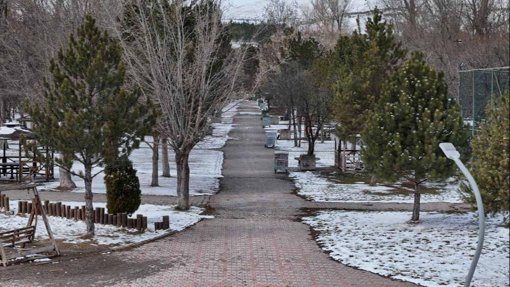 Kente kış geri döndü! Uğrak mekanlar bomboş kaldı - 1. Resim