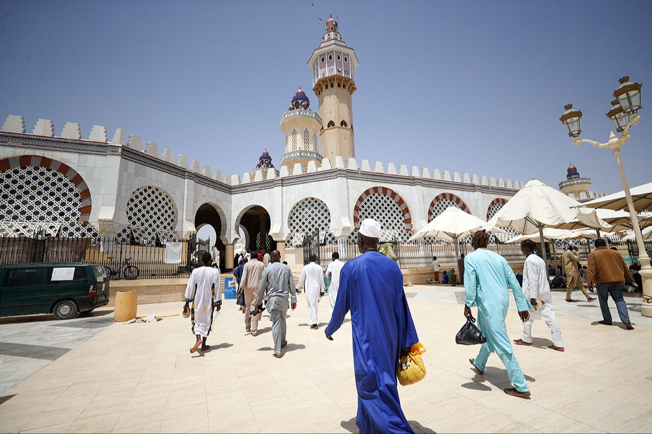 Müridiler Batı Afrika'nın en büyük camisini doldurdu! Senegal'de ramazanın kalbi Mesâliku'l-Cinân'da atıyor - 8. Resim