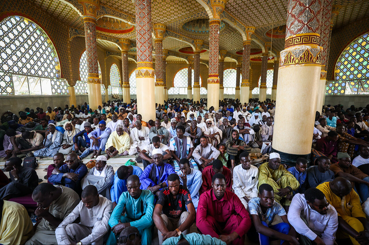 Müridiler Batı Afrika'nın en büyük camisini doldurdu! Senegal'de ramazanın kalbi Mesâliku'l-Cinân'da atıyor - 11. Resim