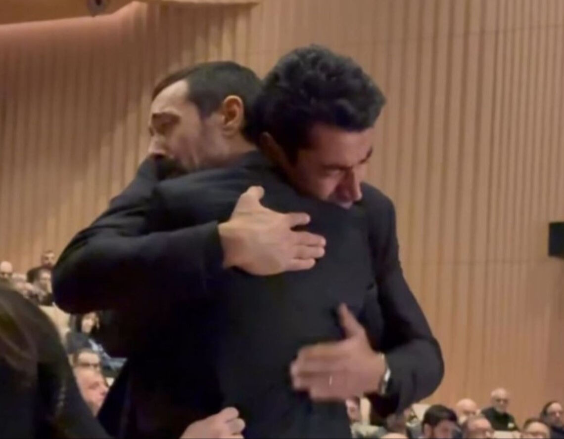 Osman Sınav'a veda! Kenan İmirzalıoğlu gözyaşlarına boğuldu Osman Sınav'a veda! Kenan İmirzalıoğlu gözyaşlarına boğuldu - 1. Resim