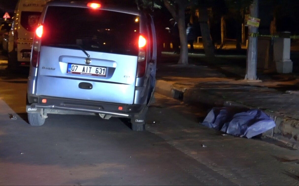 Trafik kazasında can verdi! Babanın evladına vedası görenleri kahretti - 1. Resim