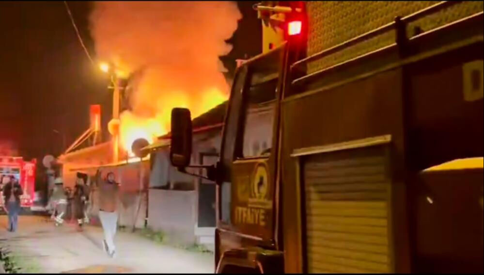 D&uuml;zce'de sıcak saatler! Alevler g&ouml;ky&uuml;z&uuml;n&uuml; sardı - 2. Resim