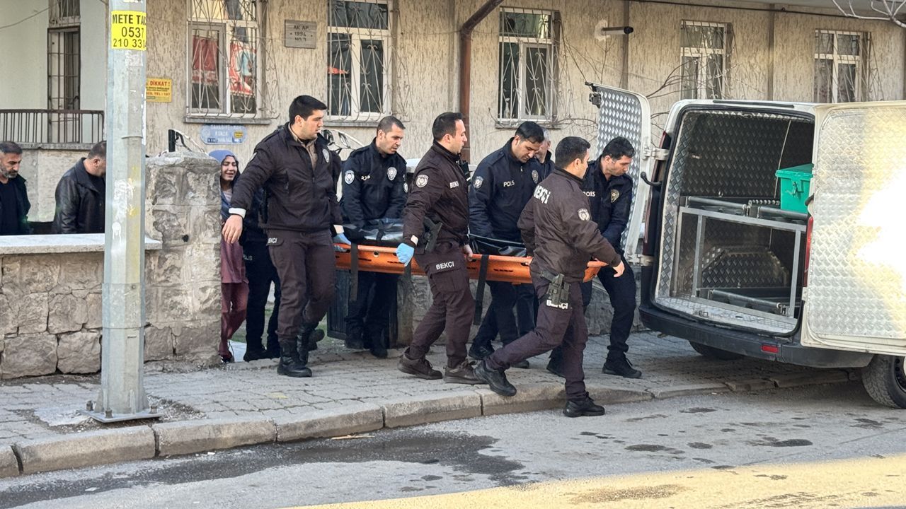 Kayseri&#039;de dehşet! Anne, kızı tarafından bıçaklanarak katledildi