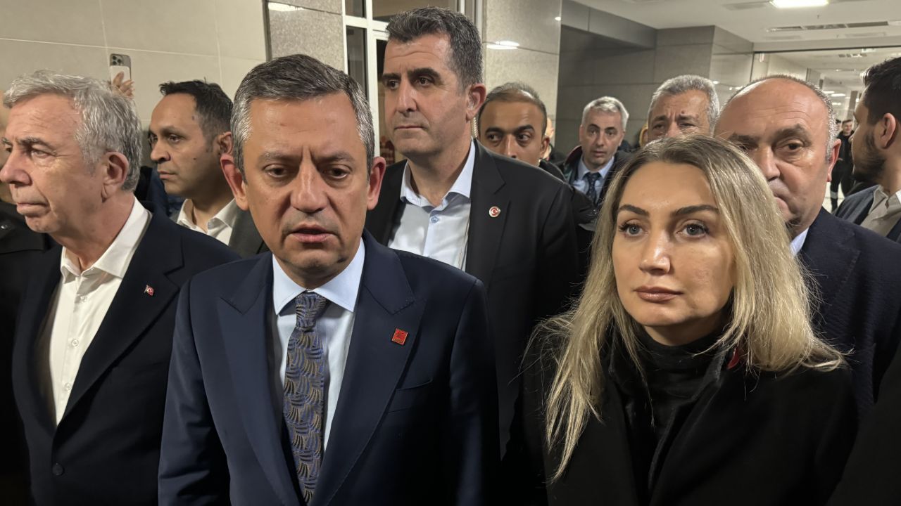 Özgür Özel, İmamoğlu&#039;nun son mesajını paylaştı: Herkesin güçlü olmasını istedi