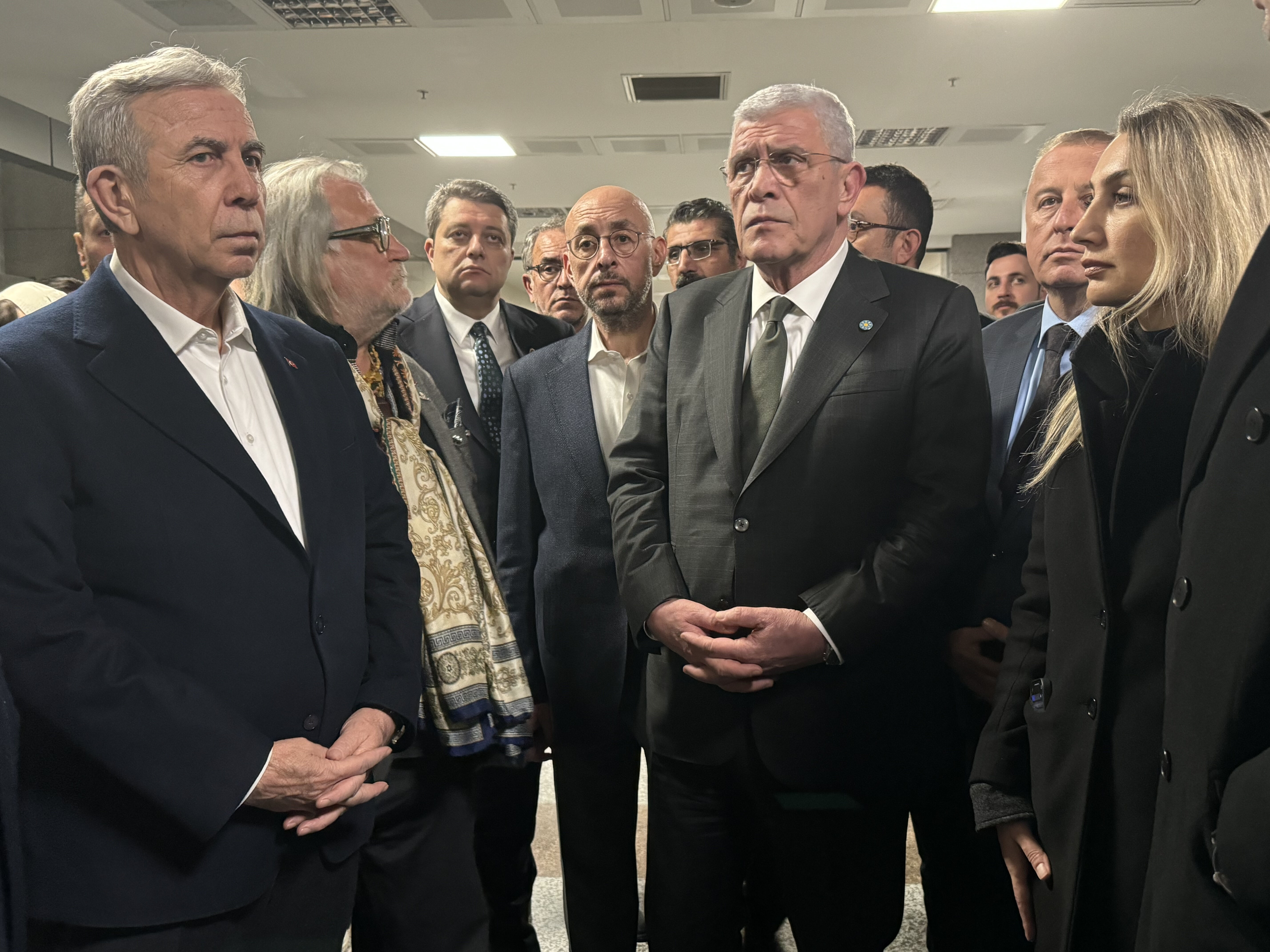 Özgür Özel, İmamoğlu'nun mesajını paylaştı: Herkesin güçlü olmasını istedi - 1. Resim