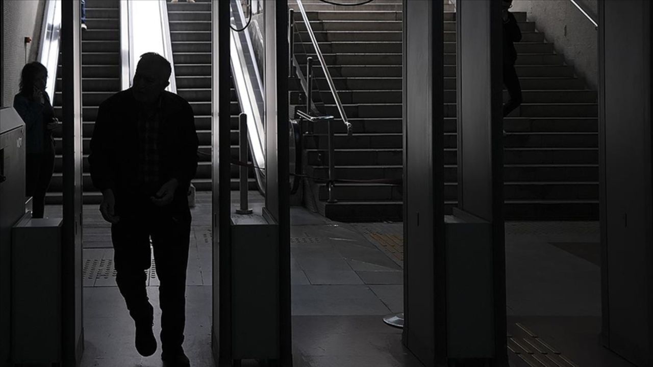 Ankara&#039;da bazı otobüs ve metro durakları kapatıldı