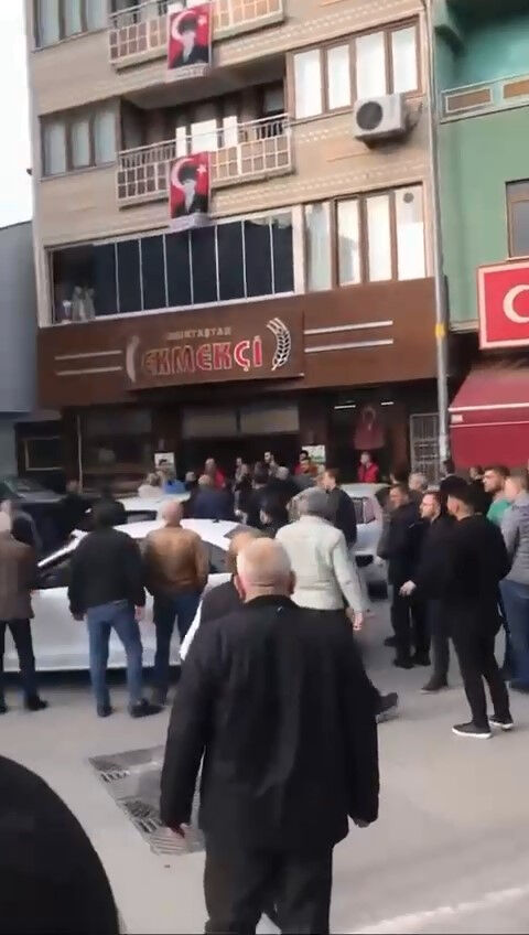 Bursa'da dehşet anları! Yol kavgasında yumruklar konuştu - 1. Resim